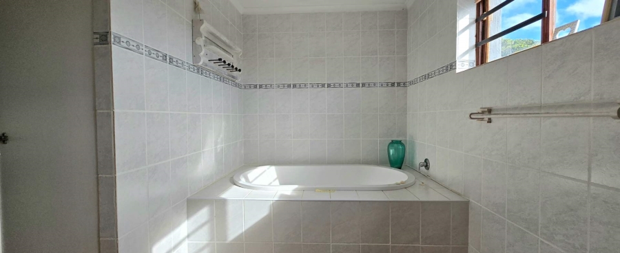 4 Bedroom Property for Sale in Kleinbaai Western Cape